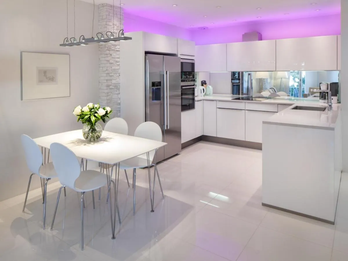 Modern 1 Bedroom Apartment, With Sea Views, In Andalucia Del Mar - Puerto Banus Marbella Apartment